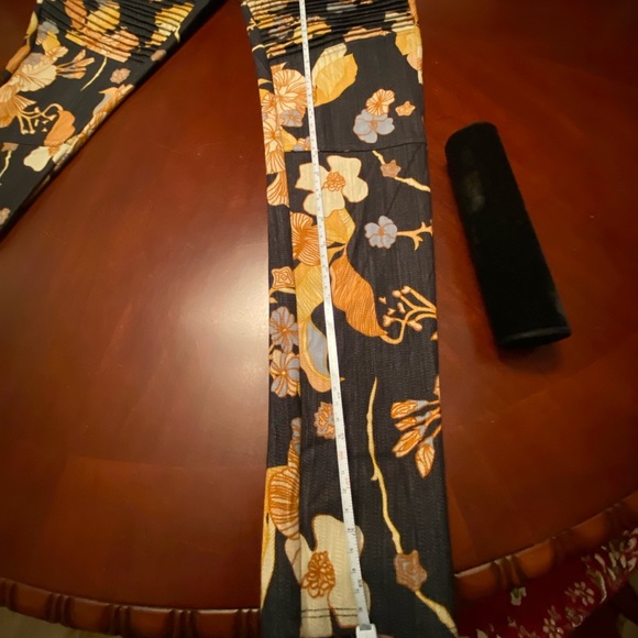 Agnes & Dora High Waisted Pixie Jeans. (says L but fits like a medium) - Picture 10 of 13